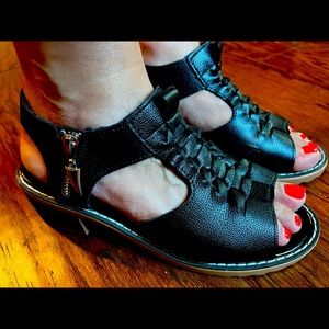 Black peep toe shoe
